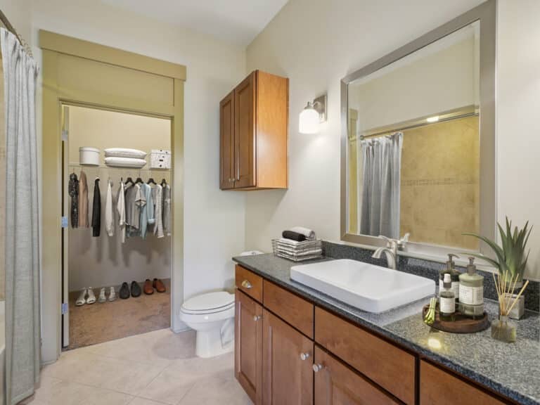 Trinity-Commons-Apartments-bath2